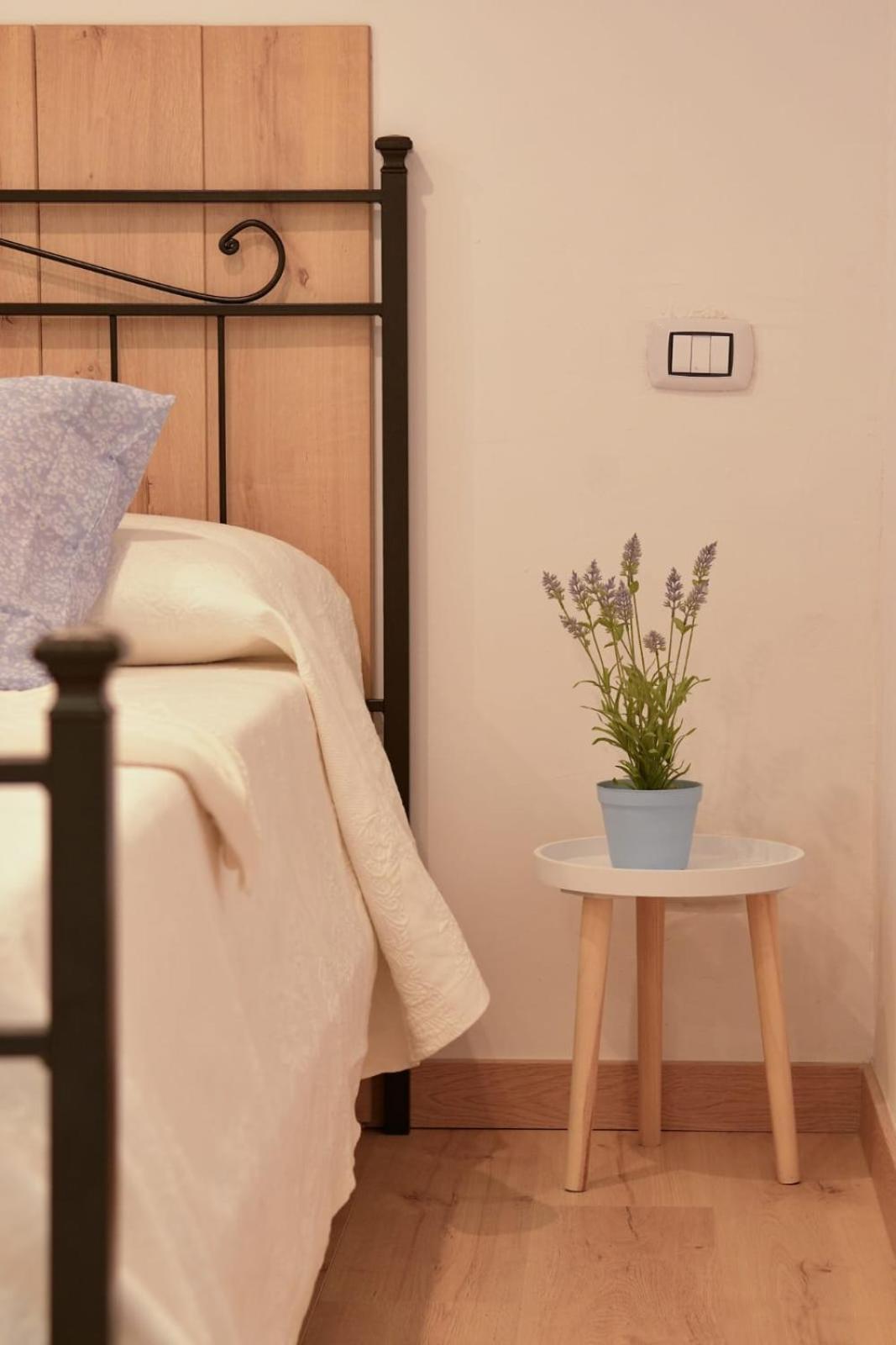 Madre Terra Airport Rooms And Suites Terrasini Extérieur photo