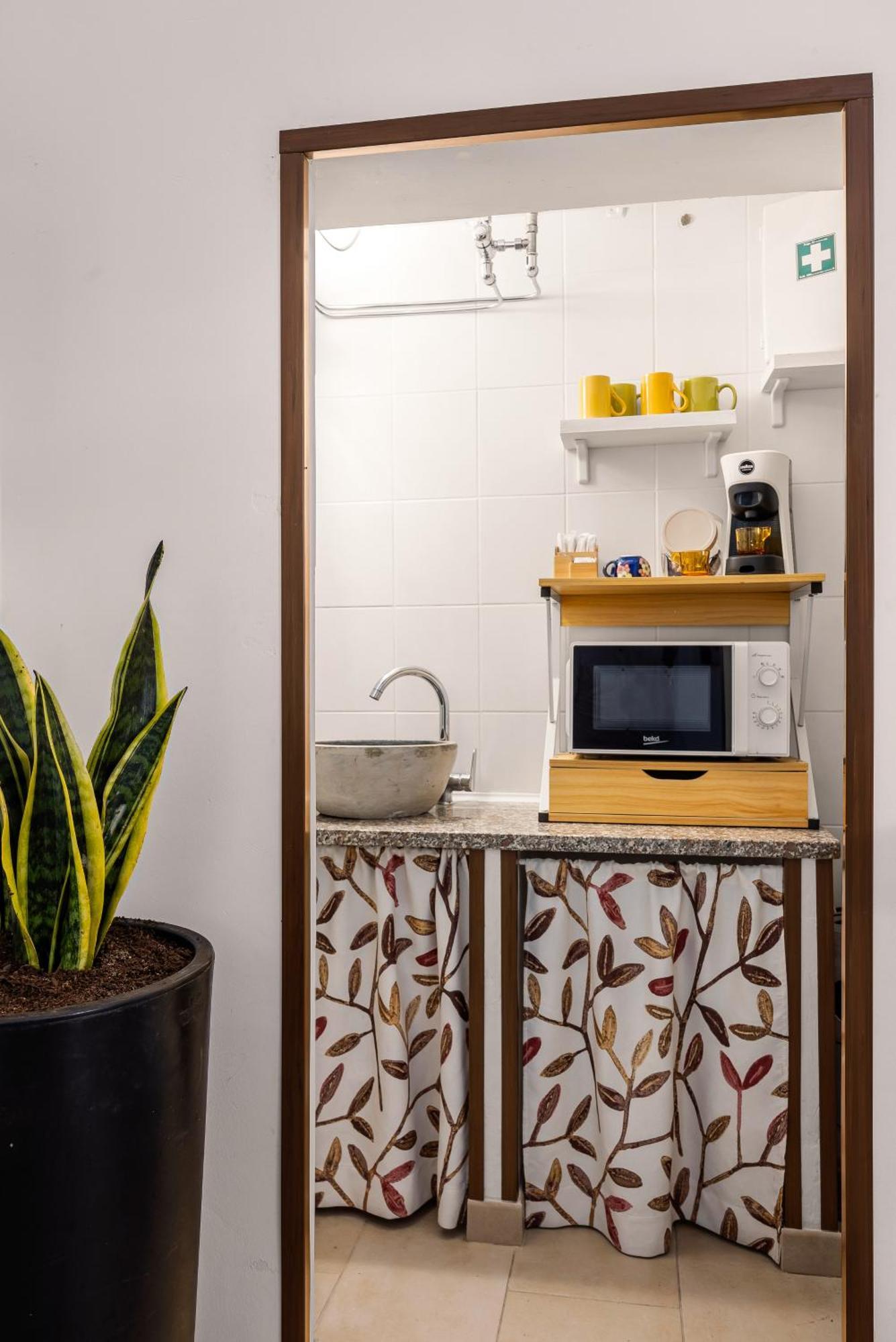Madre Terra Airport Rooms And Suites Terrasini Extérieur photo