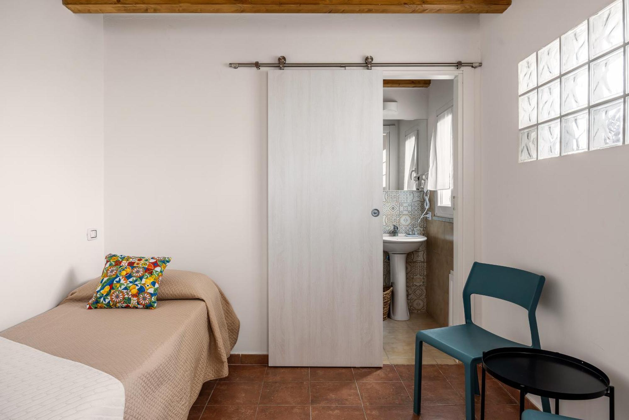 Madre Terra Airport Rooms And Suites Terrasini Extérieur photo