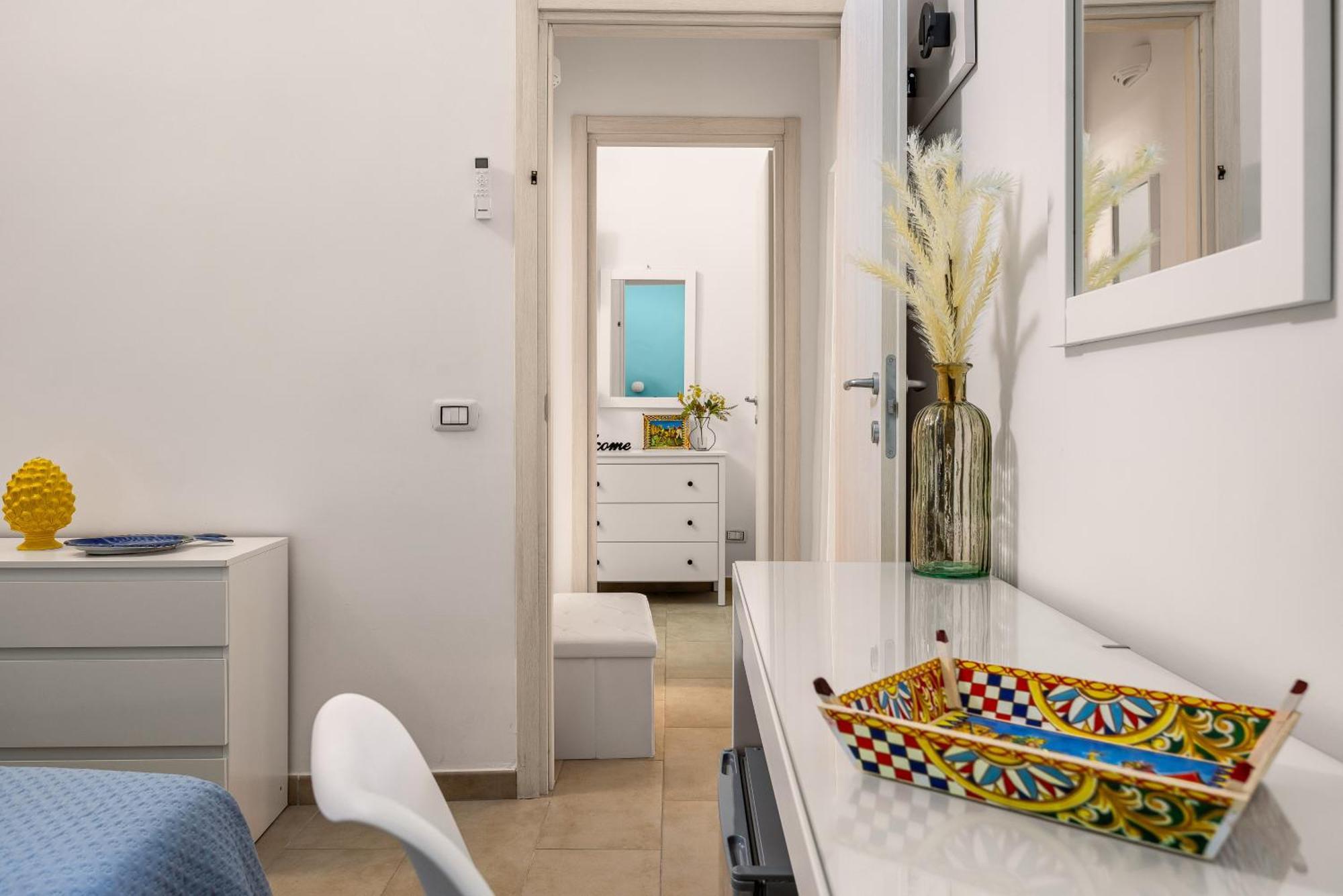 Madre Terra Airport Rooms And Suites Terrasini Extérieur photo