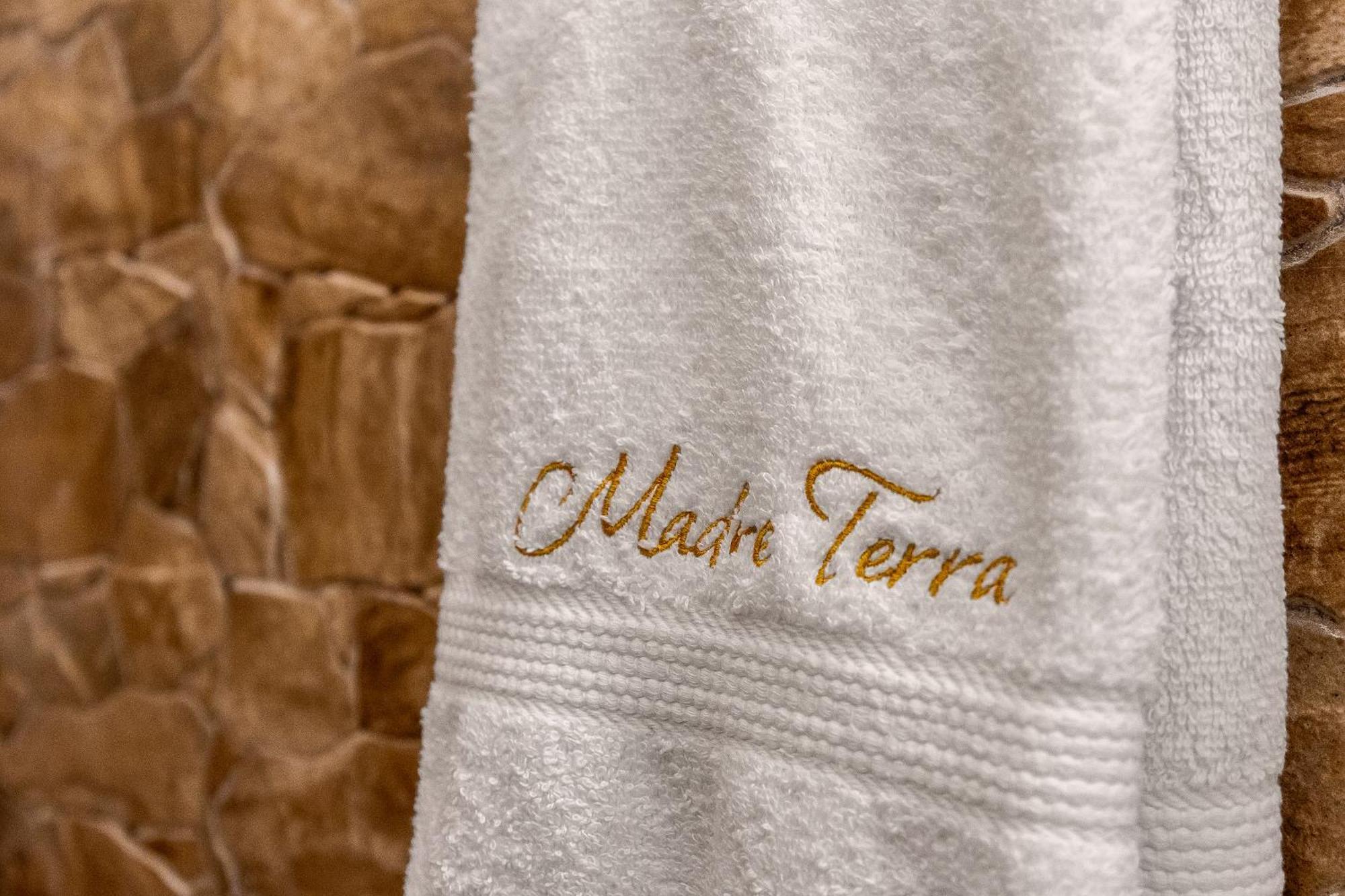 Madre Terra Airport Rooms And Suites Terrasini Extérieur photo